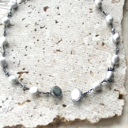 Magnetic pearl necklace